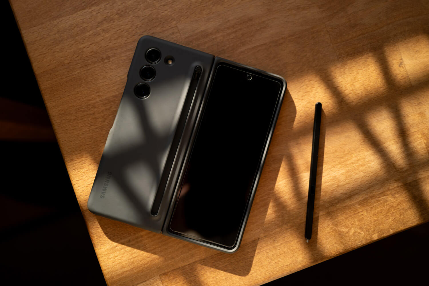 Galaxy Z Fold5 Slim S Pen Caseをレビュー。ペンを使いたい人だけにオススメ